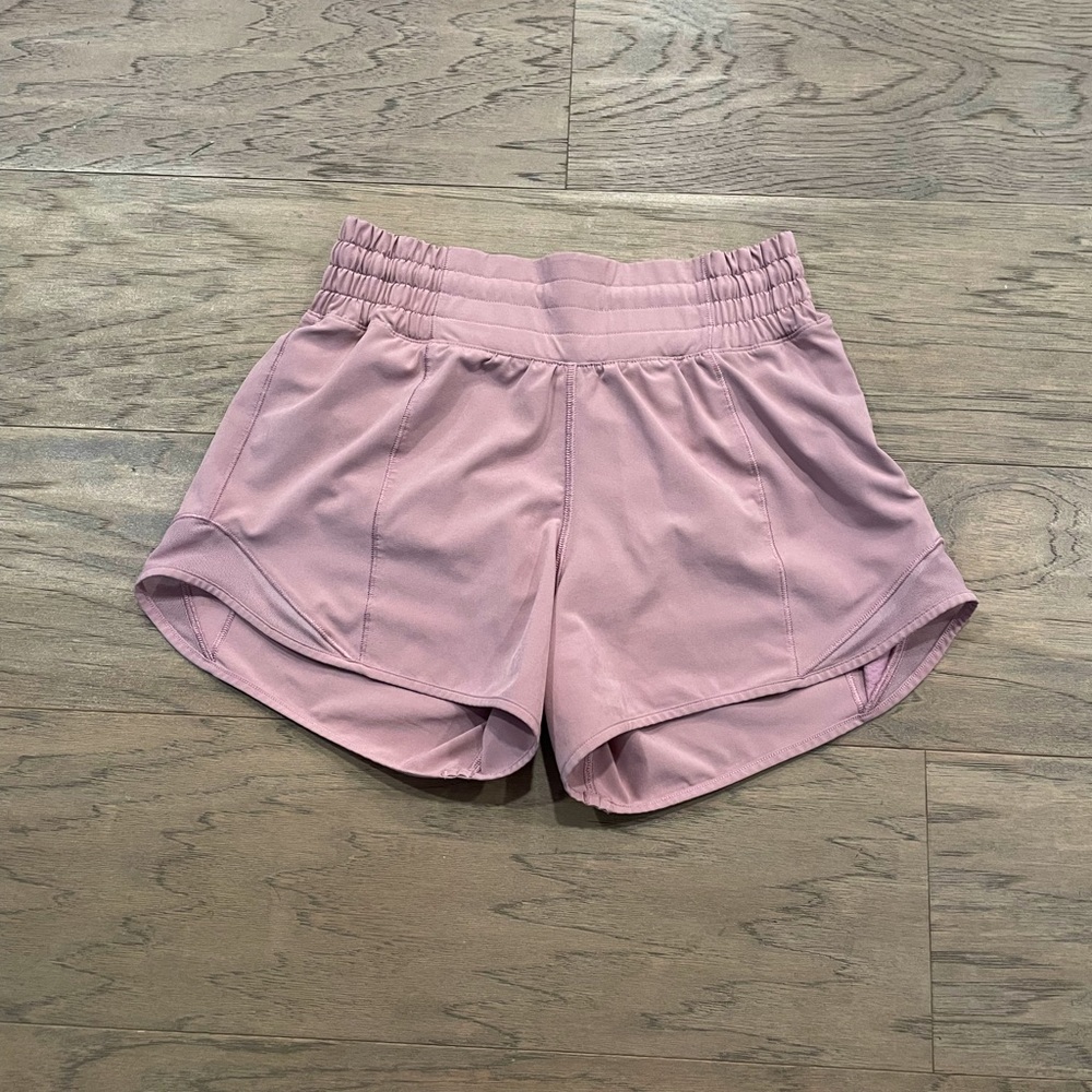 Lululemon Hotty Hot Low-Rise Lined Shorts 4” in Pink size 0